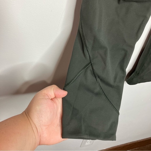Lululemon crop leggings dark army green size 4 - Picture 5 of 7